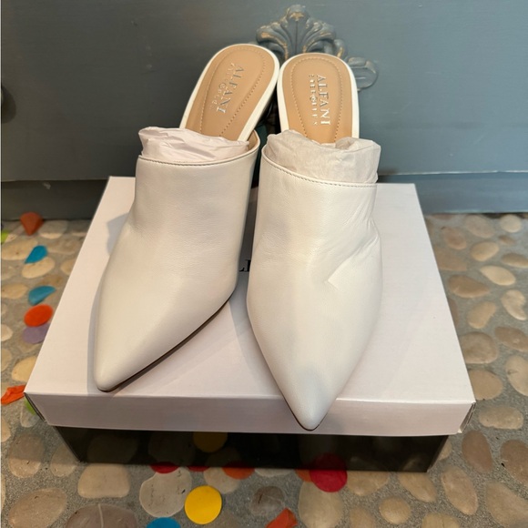 ALFANI โ Junneelโ in white with FUN& UNIQUE heels- zoom in for all the details! - Picture 15 of 15